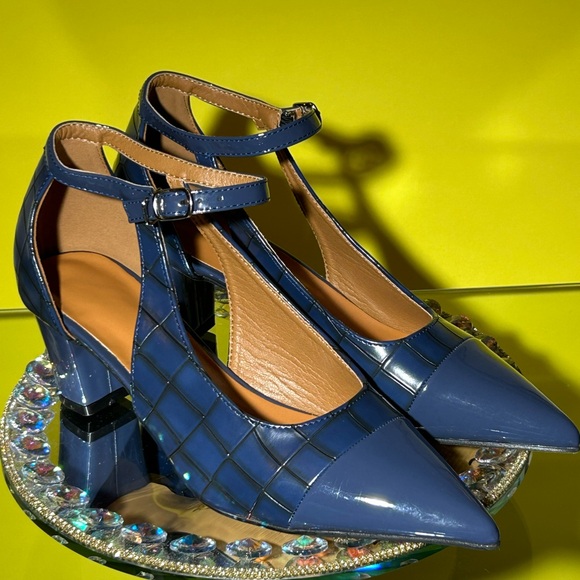 Unknown Shoes - Blue Croc Embossed Pointed Toe Blue Heels NWOT